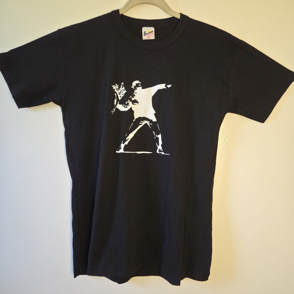 Banksy T Shirt Flower Thrower Love is in the Air Black With White Graphic Sz XL